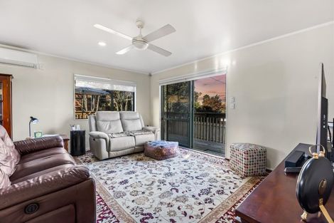 Photo of property in 11 Killygordon Place, Massey, Auckland, 0614