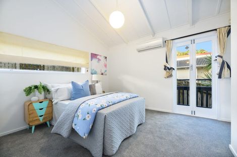 Photo of property in 6 Finn Place, Totara Vale, Auckland, 0629