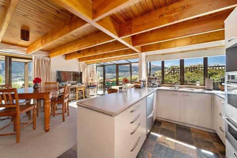 Photo of property in 2 Milward Place, Kelvin Heights, Queenstown, 9300