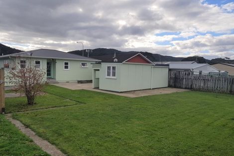 Photo of property in 4 Parkway, Wainuiomata, Lower Hutt, 5014
