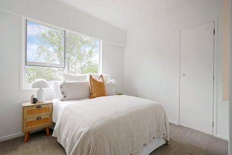 Photo of property in 14 Holdaway Avenue, Northcote, Auckland, 0627