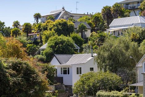 Photo of property in 33 Coote Road, Bluff Hill, Napier, 4110