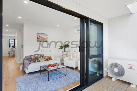 Photo of property in 5/5 Chevis Place, Pakuranga, Auckland, 2010
