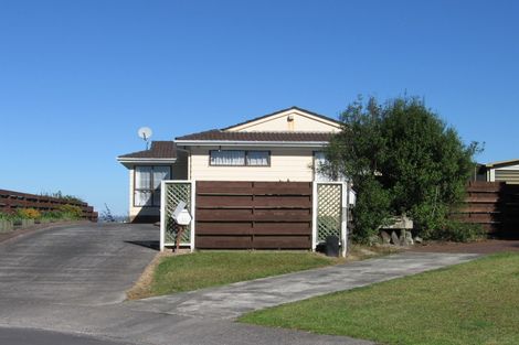 Photo of property in 31 Pahi Place, West Harbour, Auckland, 0618