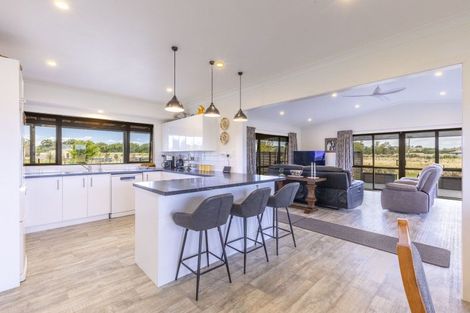 Photo of property in 1 Elm Place, Waipukurau, 4284