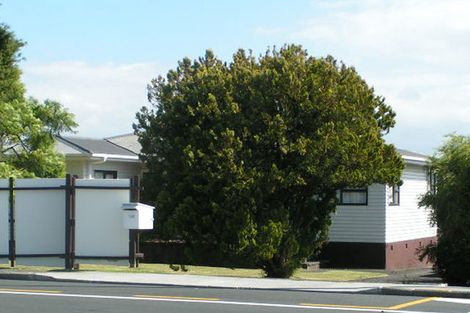 Photo of property in 130 Forrest Hill Road, Forrest Hill, Auckland, 0620