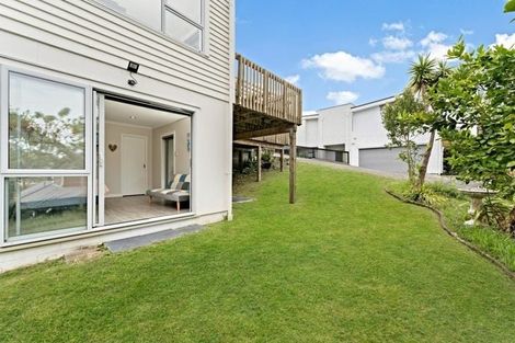 Photo of property in 24 Kiteroa Terrace, Rothesay Bay, Auckland, 0630