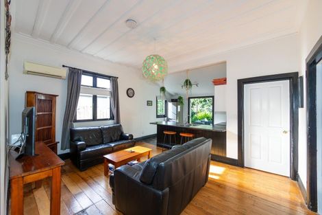 Photo of property in 131 Shakespeare Road, Bluff Hill, Napier, 4110