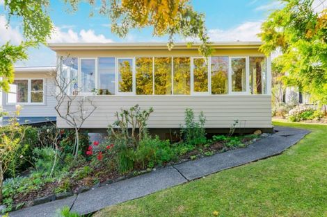 Photo of property in 21 Robert Burke Place, Henderson, Auckland, 0612