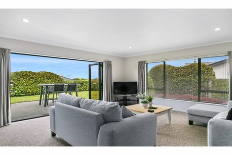 Photo of property in 2/77 Harvey Street, Waipahihi, Taupo, 3330
