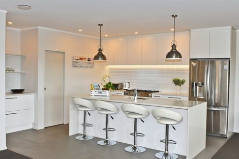 Photo of property in 12 Laly Haddon Place, Matakana, Warkworth, 0985