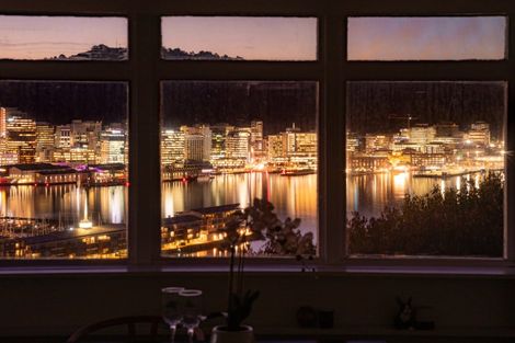 Photo of property in 8 Shannon Street, Mount Victoria, Wellington, 6011