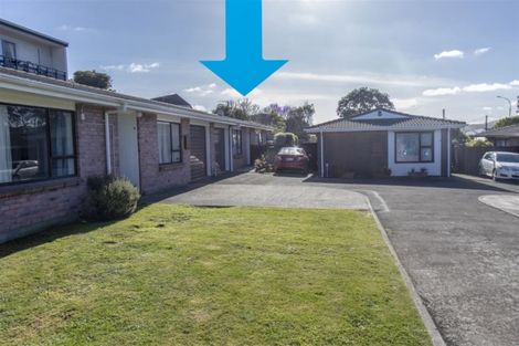 Photo of property in 2/4 Stewart Drive, Newlands, Wellington, 6037