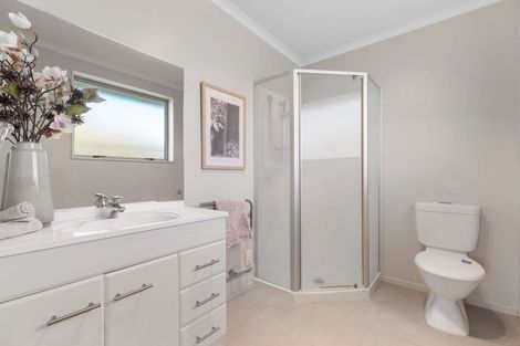 Photo of property in 16 Ripple Grove, Waiuku, 2123