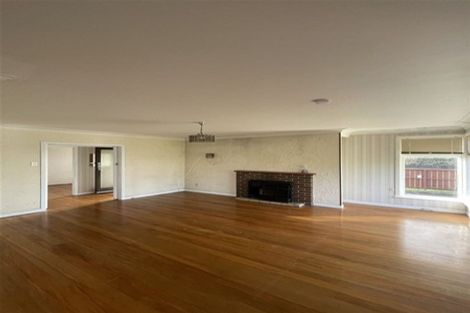 Photo of property in 19 Yeovil Road, Te Atatu Peninsula, Auckland, 0610