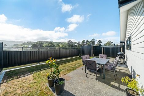 Photo of property in 3 Thornbury Lane, Timberlea, Upper Hutt, 5018