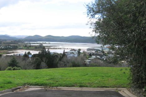 Photo of property in 140 Tirohanga Drive, Whangamata, 3620