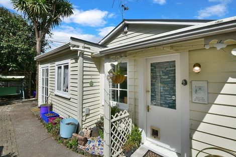 Photo of property in 1/6 Carlisle Road, Browns Bay, Auckland, 0630