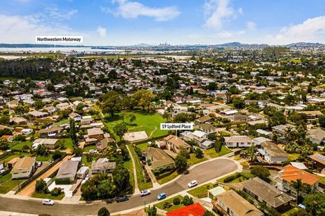Photo of property in 19 Lydford Place, Glendene, Auckland, 0602