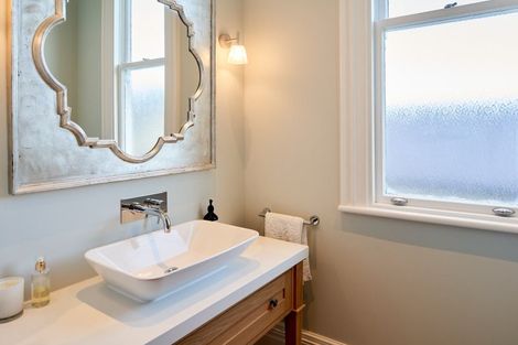 Photo of property in 29 The Crescent, Roseneath, Wellington, 6011