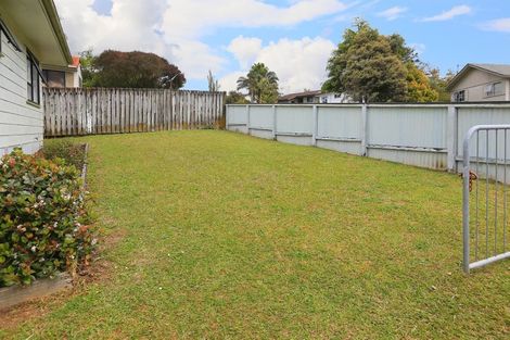 Photo of property in 4 Landsdale Place, Massey, Auckland, 0614