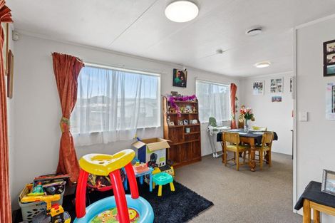 Photo of property in 6 Colenso Place, Otaki Beach, Otaki, 5512