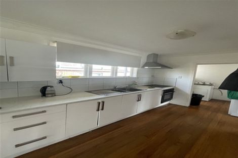 Photo of property in 19 Yeovil Road, Te Atatu Peninsula, Auckland, 0610