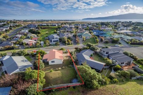 Photo of property in 5 Barrett Drive, Waikanae Beach, Waikanae, 5036