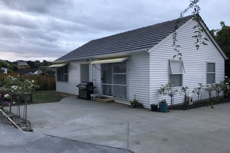 Photo of property in 9a Tahapa Crescent, Meadowbank, Auckland, 1072