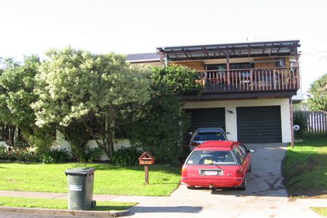 Photo of property in 12 Ewhurst Place, Goodwood Heights, Auckland, 2105
