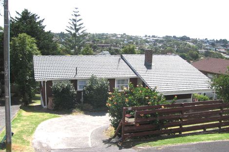 Photo of property in 365 Wairau Road, Totara Vale, Auckland, 0629