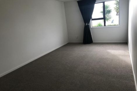 Photo of property in 3/289 Glenfield Road, Glenfield, Auckland, 0629