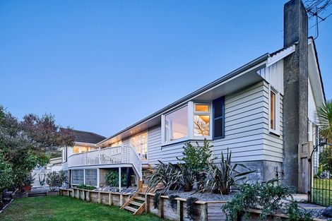 Photo of property in 1 Ecclesfield Grove, Silverstream, Upper Hutt, 5019