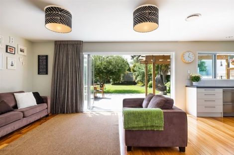 Photo of property in 17 Fowler Street, Northcote, Auckland, 0627