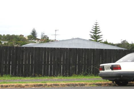 Photo of property in 2/107 Stanley Road, Glenfield, Auckland, 0629