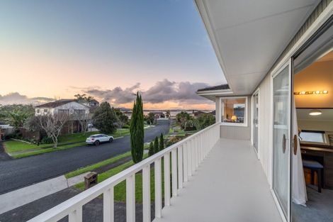 Photo of property in 8 Fielding Crescent, Farm Cove, Auckland, 2012