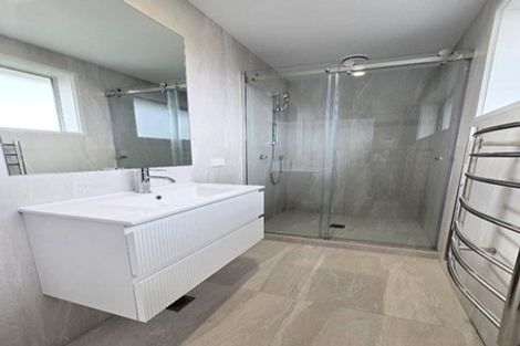 Photo of property in 16 Reiman Street, New Lynn, Auckland, 0600