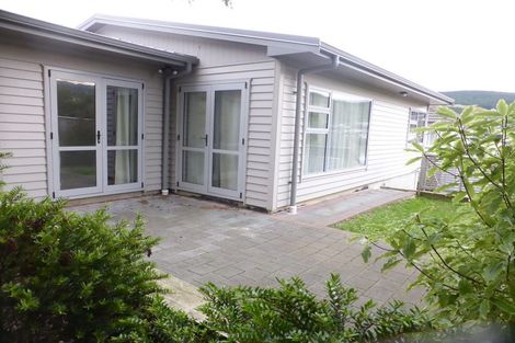 Photo of property in 87 Taylor Terrace, Tawa, Wellington, 5028