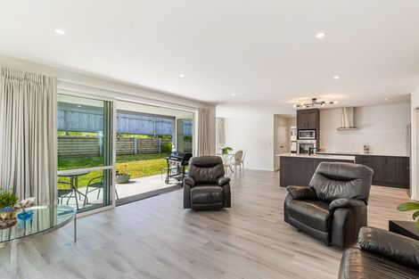 Photo of property in 36 Accolage Boulevard, Kumeu, 0810