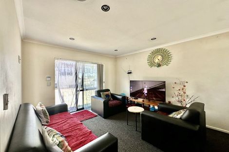 Photo of property in 37 Alabaster Drive, Papatoetoe, Auckland, 2025