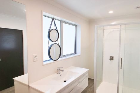 Photo of property in 22 Alexander Street, Waikanae, 5036