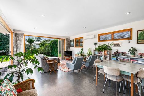 Photo of property in 36 Totara Road, Te Atatu Peninsula, Auckland, 0610