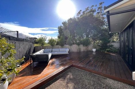 Photo of property in 2/15d Verran Road, Birkenhead, Auckland, 0626