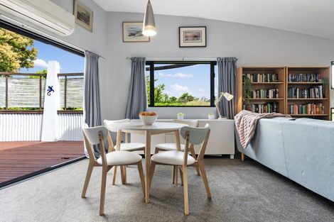 Photo of property in 9 Ginders Drive, Massey, Auckland, 0614