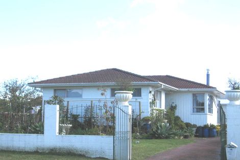 Photo of property in 14 Larissa Avenue, Henderson, Auckland, 0610