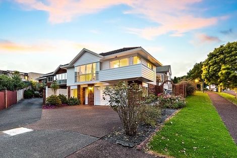 Photo of property in 2/16 Bluefin Way, West Harbour, Auckland, 0618