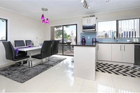 Photo of property in 1/2 Senecio Place, Weymouth, Auckland, 2103