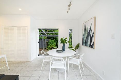 Photo of property in 4 Awatea Terrace, Hokowhitu, Palmerston North, 4410