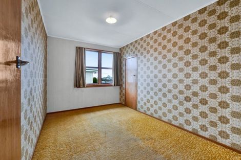 Photo of property in 79 Omata Road, Marfell, New Plymouth, 4310