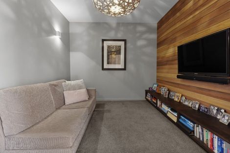 Photo of property in 35 Kirimoko Crescent, Wanaka, 9305